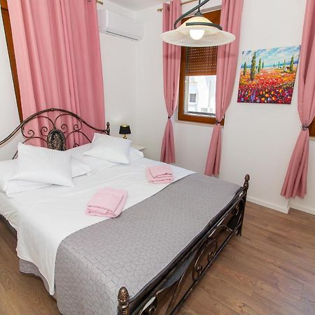 Luxury Apartments Iris Мостар Екстер'єр фото
